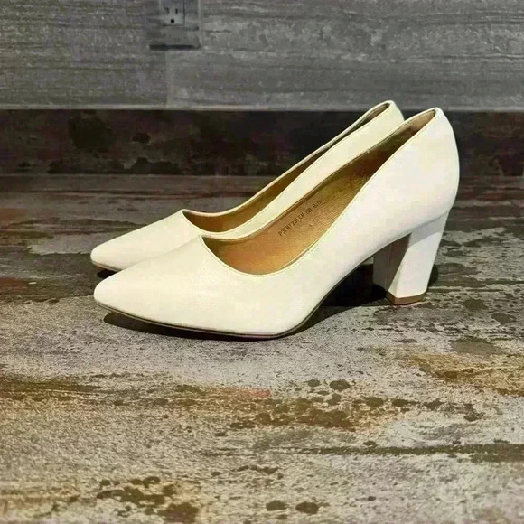 IDIFU Shoes - IDIFU Pump Heels White Women’s 9.5 US New